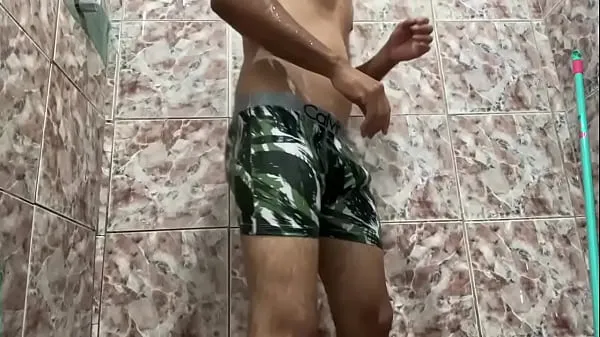 حار Young man takes off his underwear in the bath مقاطع فيديو جديدة