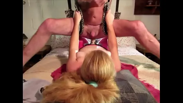 Népszerű Wife finds a new way to ride her 14 inch cock új videó