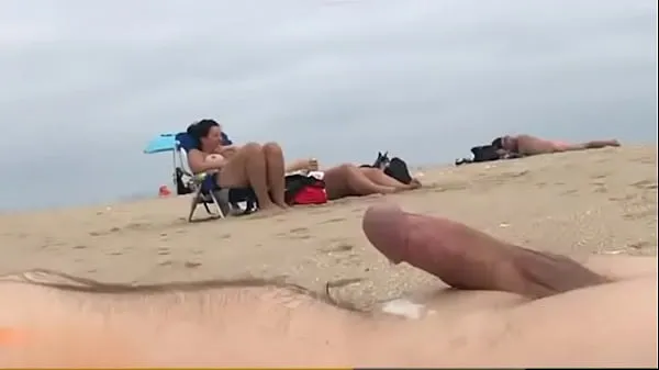 Népszerű Cumshot on beach to babes új videó