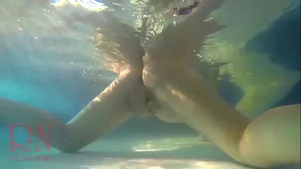 Yeni Videolar Underwater pussy show. Mermaid fingering masturbation 1