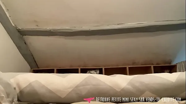 Kuumia Gorgeous amateur blonde getting naked and masturbating on her bed uutta videota