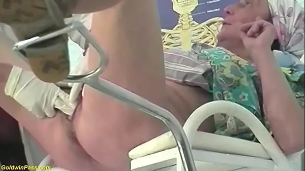 Hot grand-mère laide rugueuse poings par son médecin fou nouvelles vidéos 