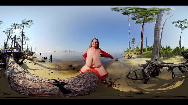 Vroči Huge Tits On Pine Tree (360 VR) Free Promotionalnovi videoposnetki