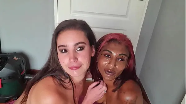 Καυτά Mixed race LESBIANS covering up each others faces with SALIVA as well as sharing sloppy tongue kisses νέα βίντεο