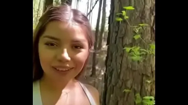 Yeni Videolar Girl Gives me Quick Blowjob in The Wood