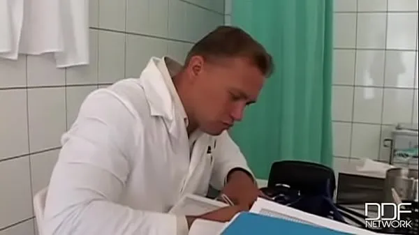 Doctor checks this perfect throatnuovi video interessanti