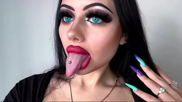Populaire bimbo with long tongue nieuwe video's