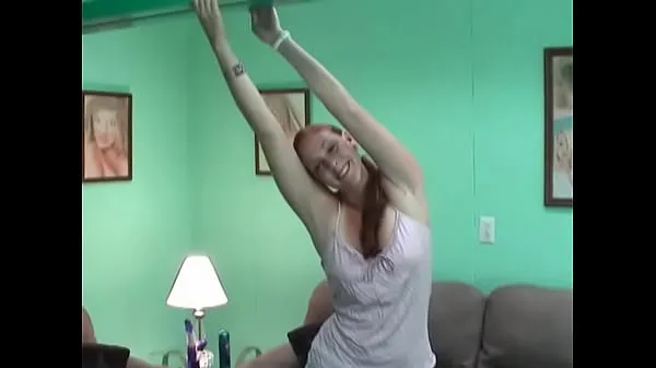 Καυτά Cute teen hikes up her jean skirt to rub a vibrator on her pussy νέα βίντεο