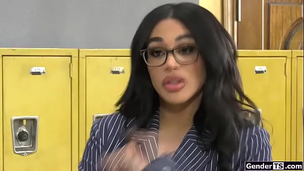 Népszerű Big boobs tgirl teacher Eva Maxim analed új videó