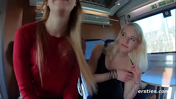 Горячие Рискованный лесбийский секс в общественном поезде новые видео