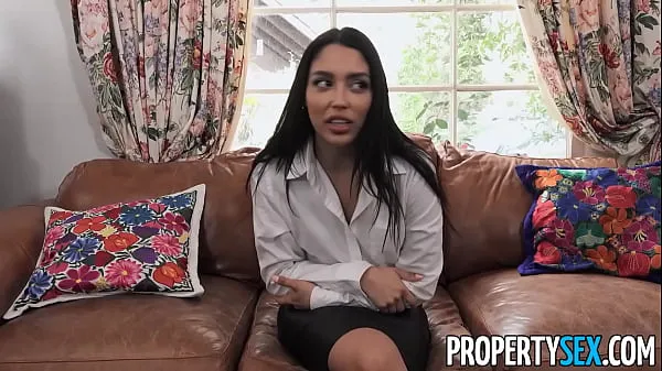 Népszerű PropertySex Horny Housewife Fed up with Husband Bangs Real Estate Agent új videó