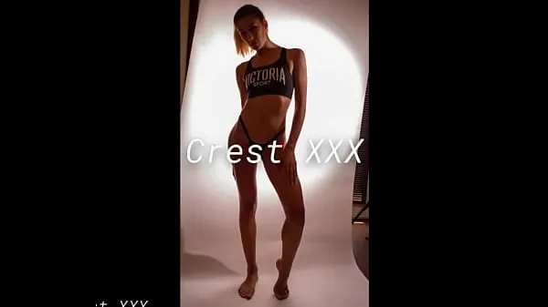 Vroči Hot Model in a Thong shows her Pussynovi videoposnetki