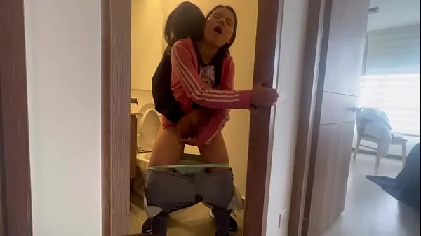 حار My friend leaves me alone at the hot aunt's house and we fuck in the bathroom مقاطع فيديو جديدة