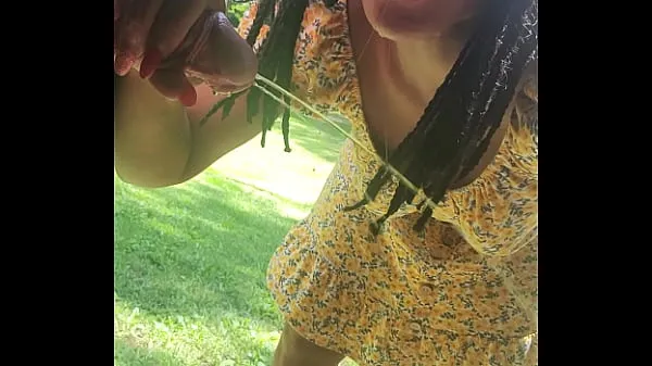 Hotte Outside hiding under porch peeing licking my fingers then sucking my masters cock nye videoer