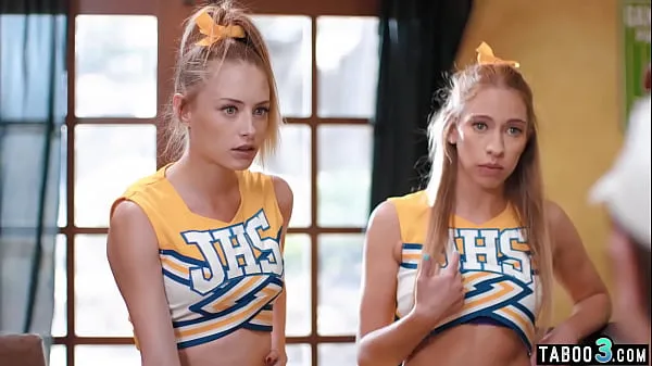 Gorące Petite blonde teens Khloe Kapri and Kyler Quinn anal fucked by their coach nowe filmy