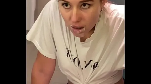 Καυτά Fucked the baby in the mouth while brushing her teeth. Sucked in the bath and got cum on her face. Jolie Butt. home video νέα βίντεο