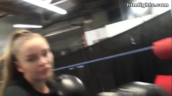 Vroči New Boxing Women Fight at HTMnovi videoposnetki