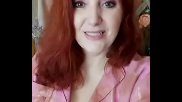 Hot Redhead in shirt shows her breasts วิดีโอใหม่