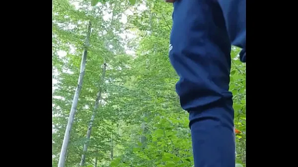 Vroči Piss in the woods, piss in the woods publicnovi videoposnetki