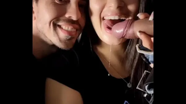حار I recorded my wife sucking a stranger's dick, and I kissed her with a mouth full of cum مقاطع فيديو جديدة
