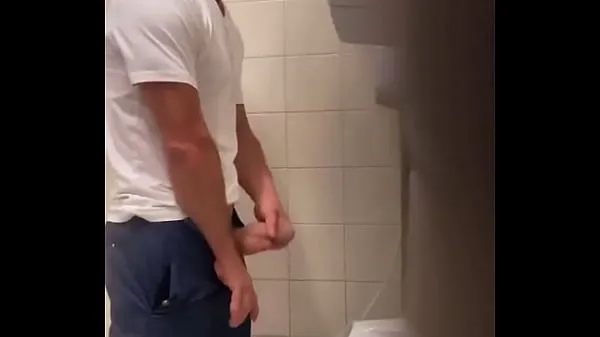 Yeni Videolar Spy in the bathroom