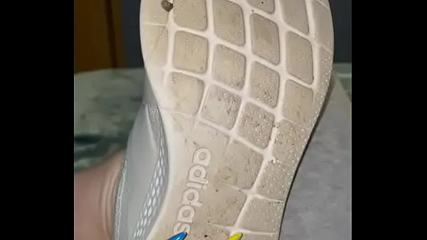 Stinky soles in addidas shoes Video baharu hangat