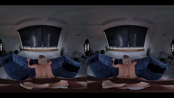 Kuumia DARK ROOM VR - My Way uutta videota