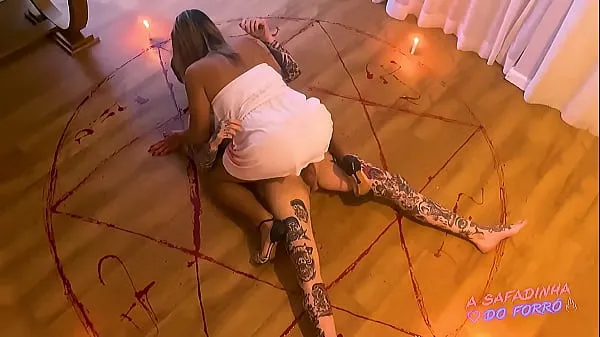 Populære Porn Horror Story: Hot Trans Witch nye videoer