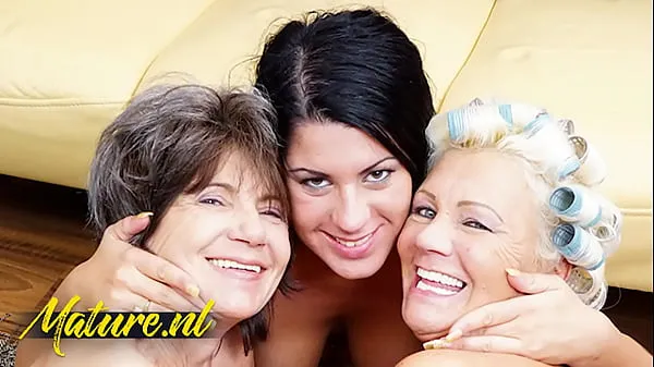 Žhavá Horny Teen Rashina Invited a Lesbian Mature Couple Over For Hot Threesome nová videa