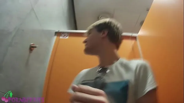 Népszerű College friends having gay fun in public toilet új videó