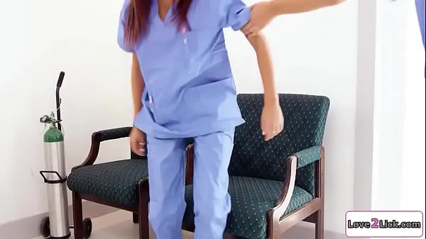 Video nóng Nurses dominate a patient and finger her mới