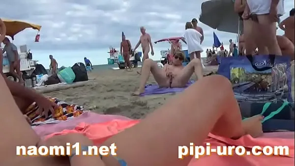 girl masturbate on beach Video baru yang populer