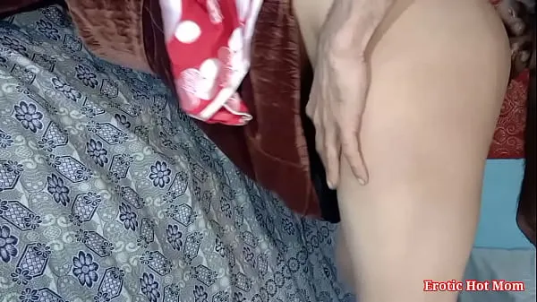 Καυτά Pakistani maid was hesitant at first, but in the end she was surprisingly delighted with Doggystyle anal sex with hard fucking in hindi loud moans while covered with red dopatta νέα βίντεο