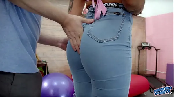 Yeni Videolar Incredbiel Bubble Butt & Cameltoe in Very Tight Denim Latina Babe