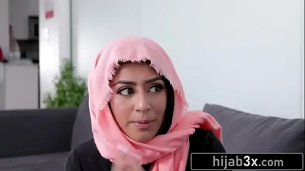 Populaire Hot Muslim Teen Must Suck & Fuck Neighbor To Keep Her Secret (Binky Beaz nieuwe video's