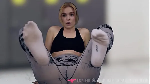 Gorgeous bossy woman makes you eat her dirty socks Video baru yang populer