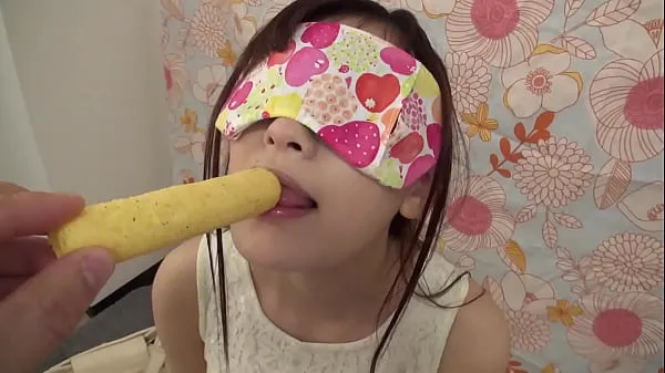 Hot She'll win a prize if she can guess all the contents of the mouth with blindfolds! Yuna is 20 years old, and she noticed soon when licking a dick new Videos