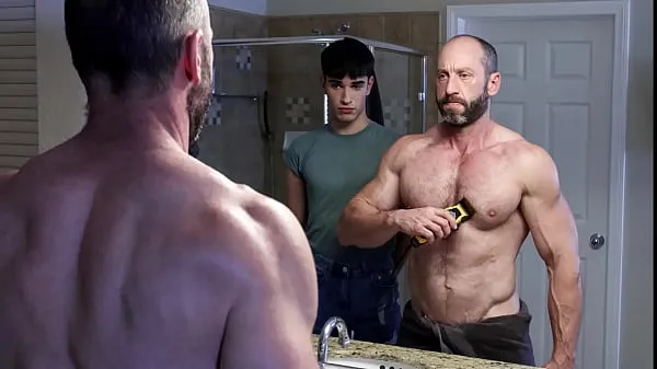 Hot Boy helps his stepdad to shave his pubic hair วิดีโอใหม่