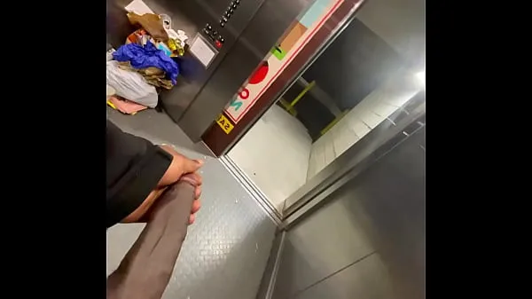 حار Bbc in Public Elevator opening the door (Almost Caught مقاطع فيديو جديدة