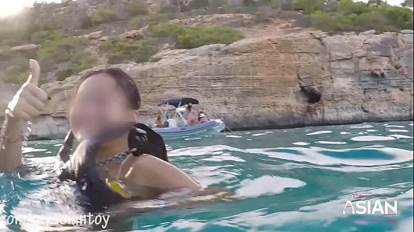 Vroči REAL Outdoor public sex, showing pussy and underwater creampienovi videoposnetki