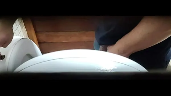 Hot My cousin brother peeing in the public restroom วิดีโอใหม่