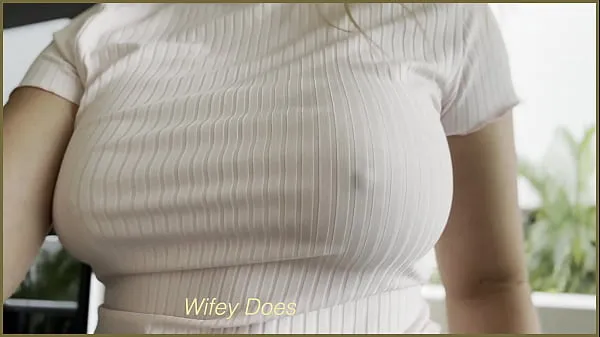 Yeni Videolar Wife jumping on mini tramp braless in tight white shirt