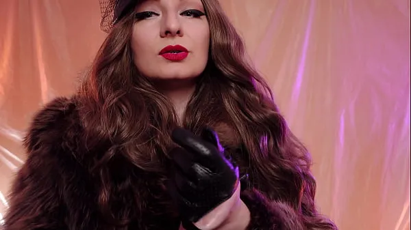 Kuumia ASMR video: fur coat and leather gloves (Arya Grander uutta videota