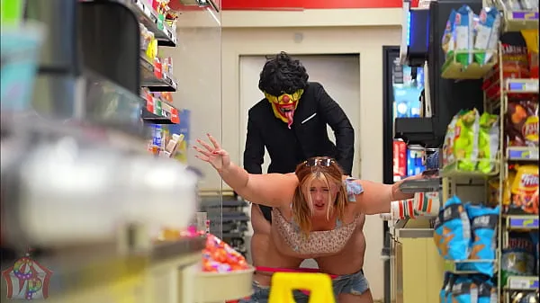 हॉट Horny BBW Gets Fucked At The Local 7- Eleven नए वीडियो