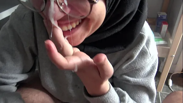 Hot Une fille musulmane est troublée quand elle voit la grosse bite française de ses professeurs nouvelles vidéos 