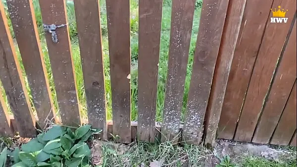 Καυτά Mature Married MILF got Stuck in the Fence, a Neighbor Helped and Fucked Her νέα βίντεο