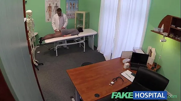 حار Fake Hospital G spot massage gets hot brunette patient wet مقاطع فيديو جديدة