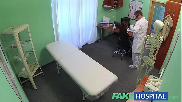 Hot Fake Hospital Sexual treatment turns gorgeous busty patient moans of pain into p วิดีโอใหม่