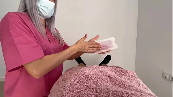 Cock waxing by cute amateur girl who gives me a surprise handjob until I finish cumming Video baharu hangat