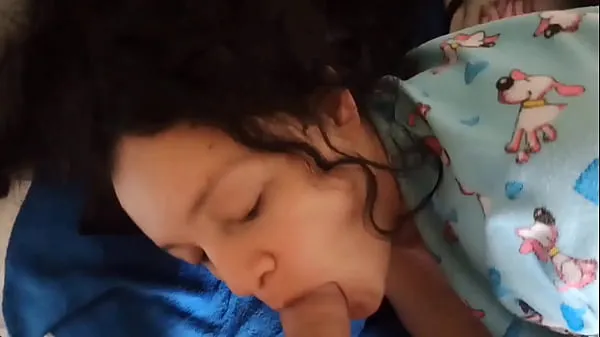 Népszerű Stepmom Milf is woken up in the morning by her stepson's dick that wants her to suck it új videó